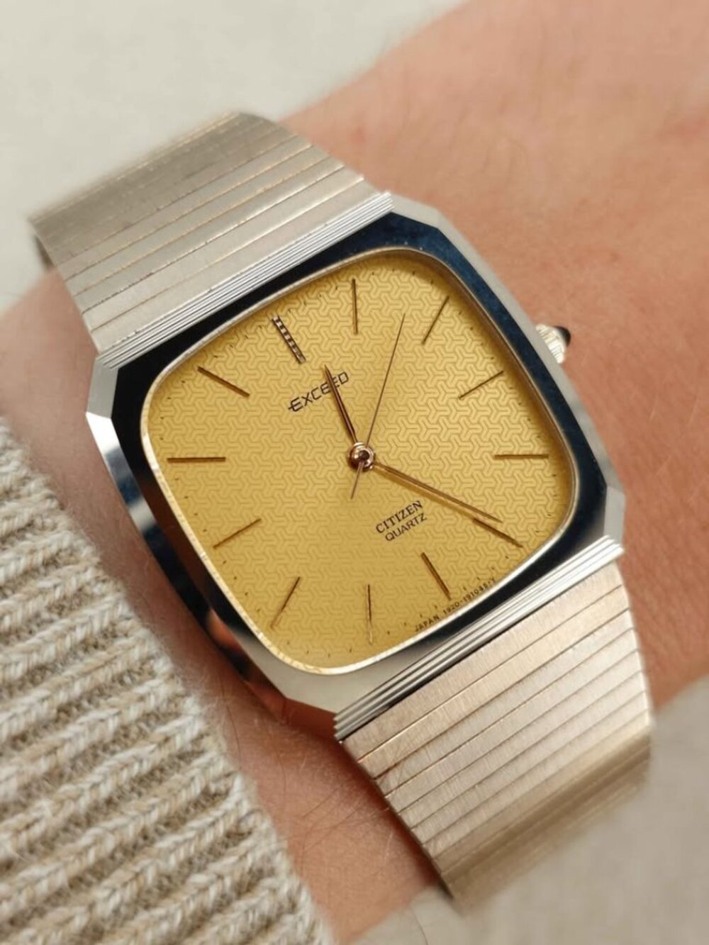 Citizen Exceed Quartz Men Watch 1930-191005 UHAG Gold Tank Square Textured 30mm